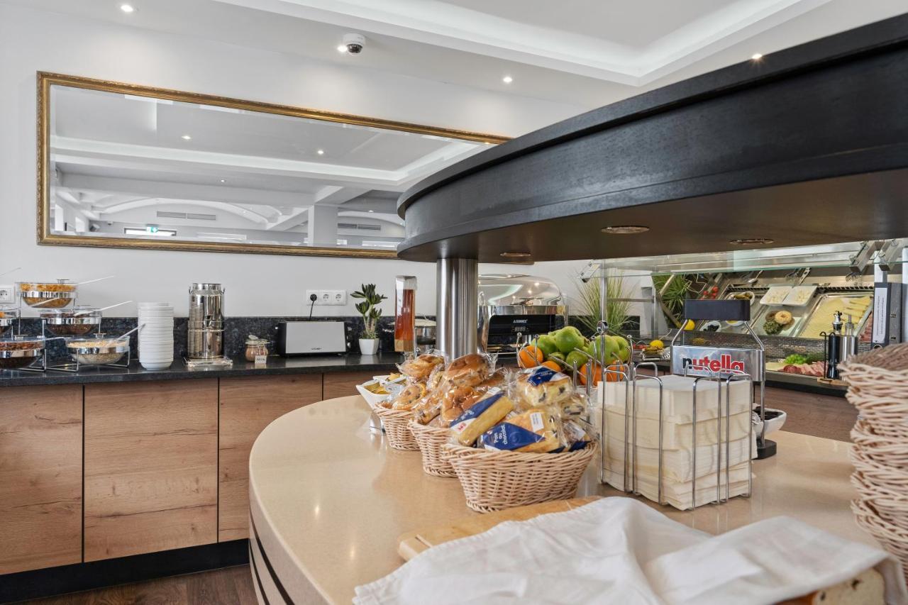 Hotel Adler Friedrichshafen Exterior photo